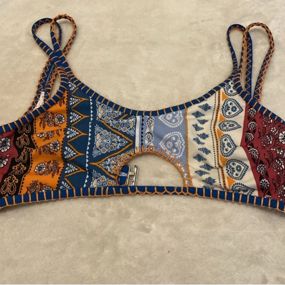 SHEIN Multicolor Geometric Bikini Top